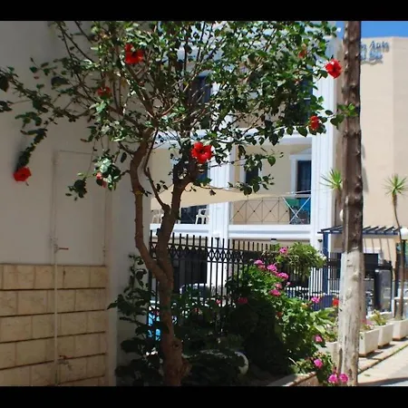 Renia - 4 Adults * Agia Pelagia (Crete)