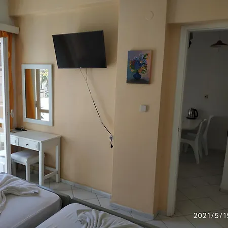 Renia - 4 Adults Agia Pelagia (Crete)